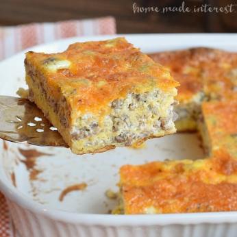 sausage-egg-breakfast-casserole_featured-linky